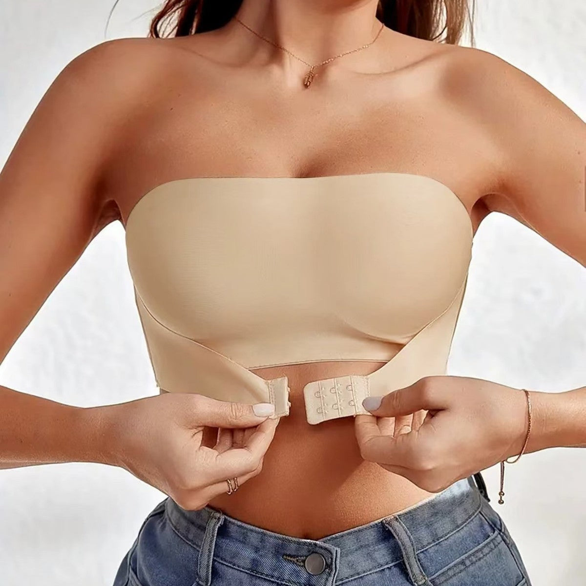 Julie | NERITHIA – SEAMLESS STRAPLESS BRA - Beige